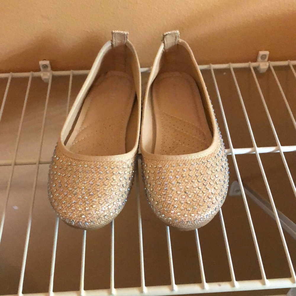 Girls shoes size 2 kids slip on khaki rhinestone neutral dress shoes no lace